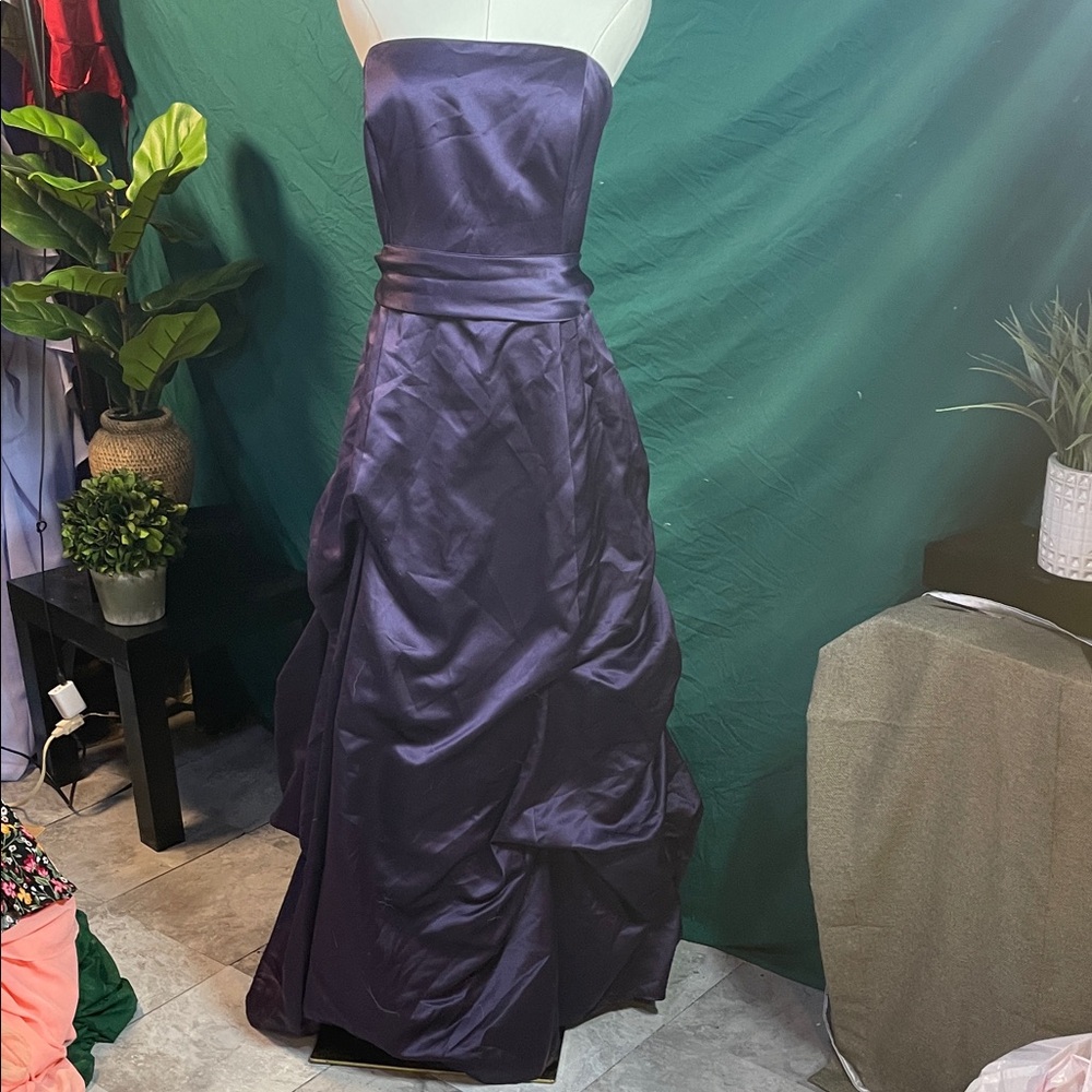 Chic Strapless Satin Gown in Deep Purple